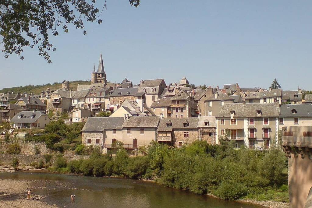T 2 Dans Village Vacances 3 *** A Saint Geniez 2 Piscines Chauffee Pierrefiche  Eksteriør billede